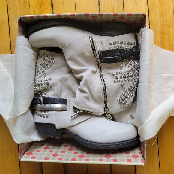 NIB A.S.98 Sid Studded Moto Boots, Ice + Black, Italian Leather, EU Wome… - Picture 2 of 6